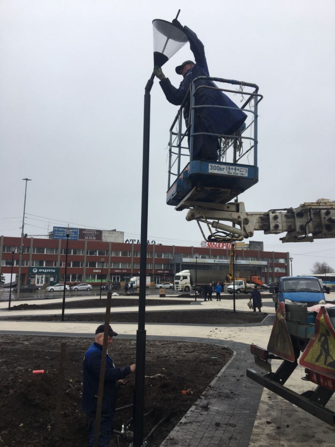 В саратовском сквере Петра I появился постамент из гранита