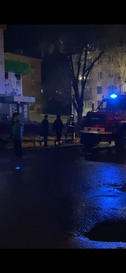 На Брянской пожарные спасли двух человек в загоревшейся квартире