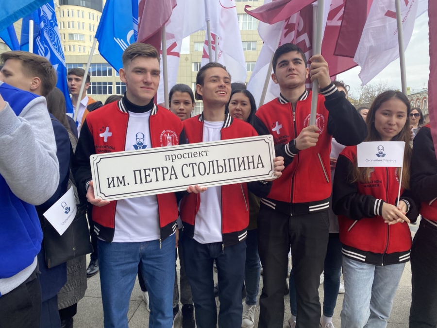 Табличку «Проспект Кирова, 1» торжественно передали в краеведческий музей