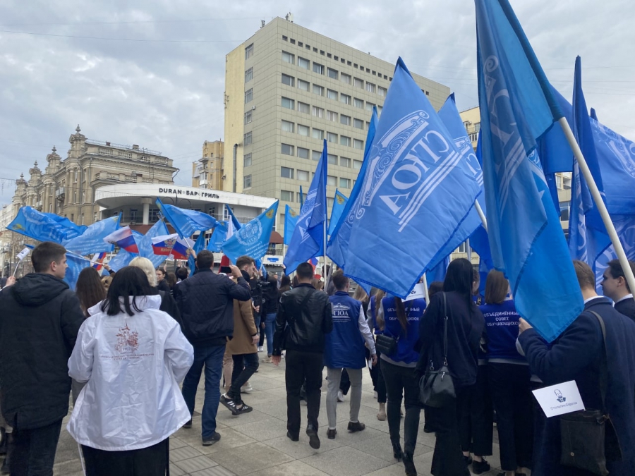 Табличку «Проспект Кирова, 1» торжественно передали в краеведческий музей