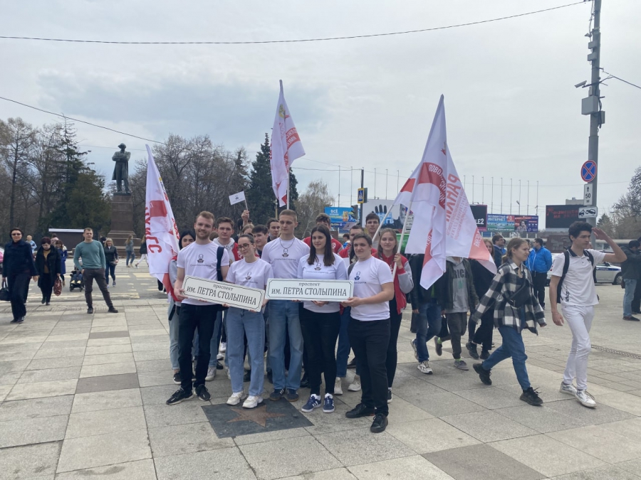 Табличку «Проспект Кирова, 1» торжественно передали в краеведческий музей