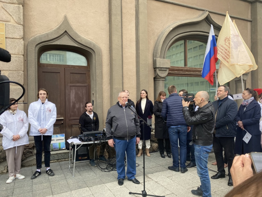 Табличку «Проспект Кирова, 1» торжественно передали в краеведческий музей