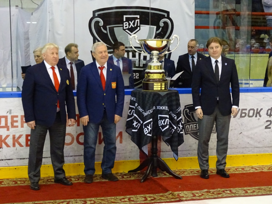 «Кристалл» получил серебряные медали от легенд отечественного хоккея