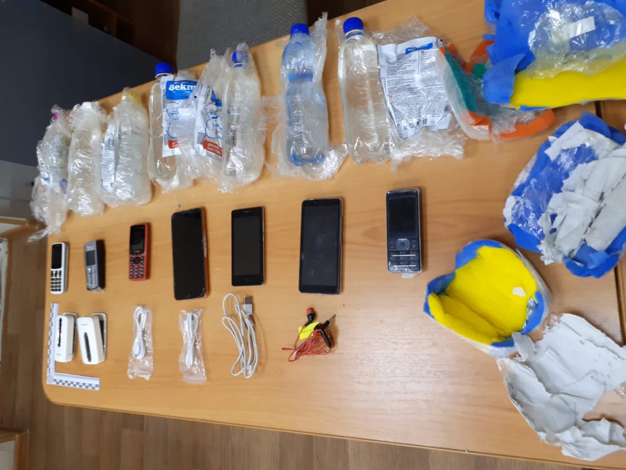 В Пугачеве юный уголовник пытался перебросить в ИК-4 запрещенные предметы