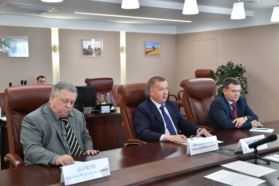 Бусаргин заявил о необходимости берегоукрепительных работ в Хвалынском и Ровенском районах