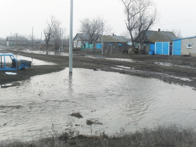 В Ершовском районе паводок подтопил села