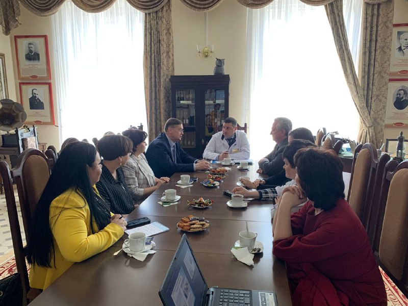 Лидер профсоюза медиков высоко оценил взаимодействие первой городской больницы Саратова с общественностью и профсоюзом