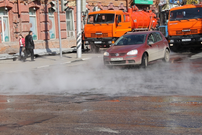 По центру Саратова течет горячая вода