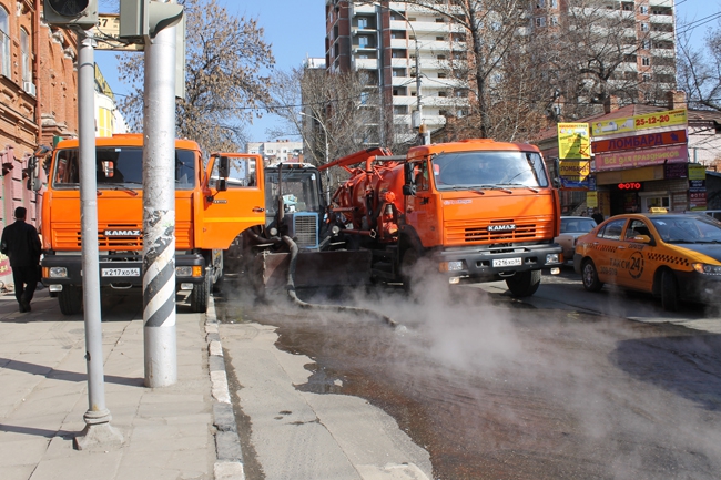 По центру Саратова течет горячая вода