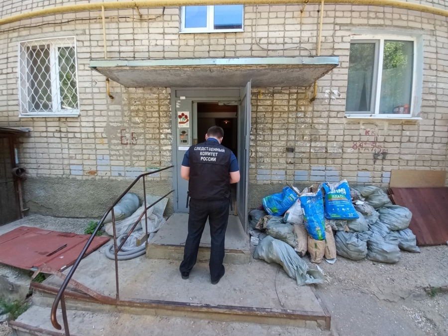 В Саратове малыш выпал из окна на 5-м этаже и погиб. Возбуждено дело