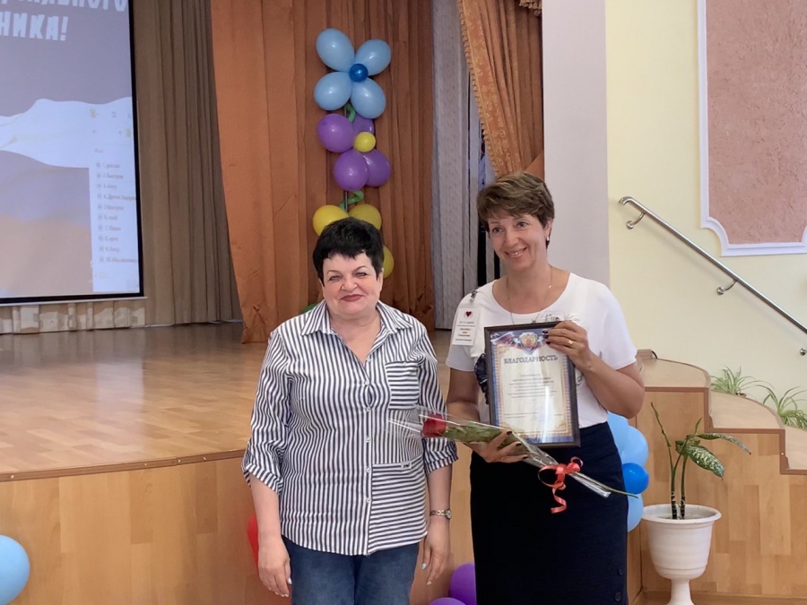 Евгений Ковалев и Александр Белов поздравили сотрудников дома интерната для престарелых и инвалидов с Днем соцработника