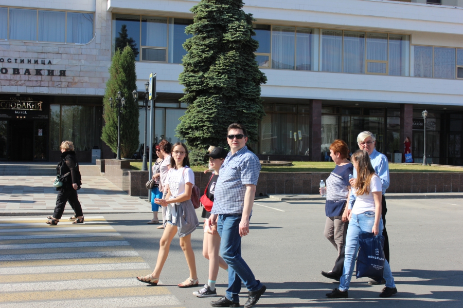 В Саратове «император Петр I» поиграл в городки и послушал стихи Пушкина о себе