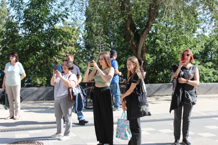 В Саратове «император Петр I» поиграл в городки и послушал стихи Пушкина о себе