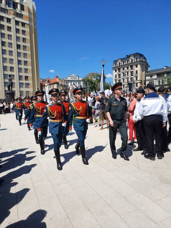 В Саратове свыше 2000 студентов и педагогов поучаствовали в празднике в честь Петра I