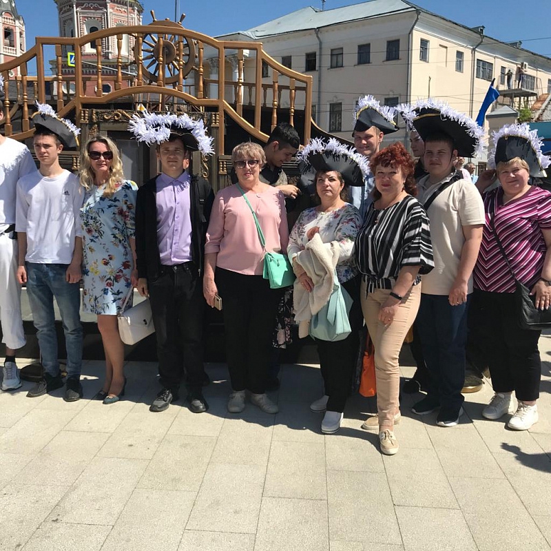 В Саратове свыше 2000 студентов и педагогов поучаствовали в празднике в честь Петра I