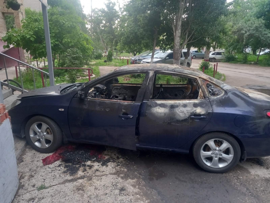 В Балакове два автомобиля сгорели в результате поджога. Видео