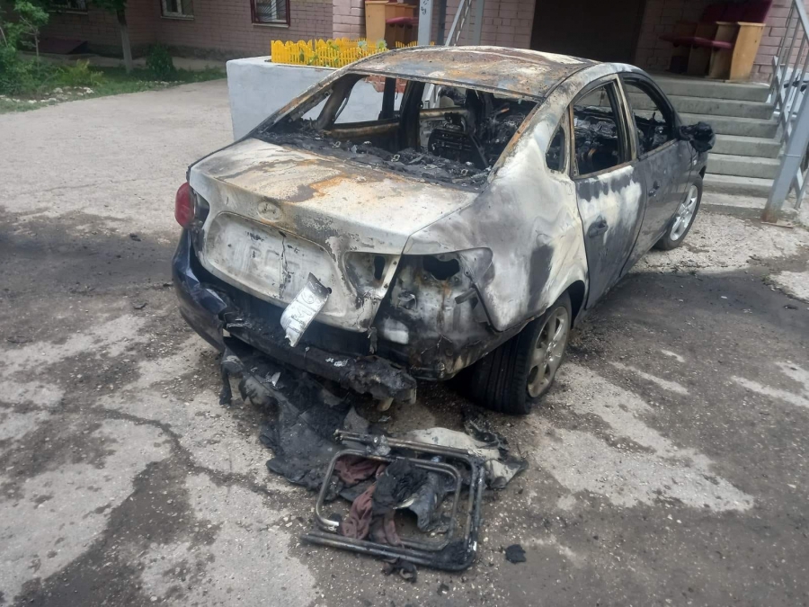 В Балакове два автомобиля сгорели в результате поджога. Видео