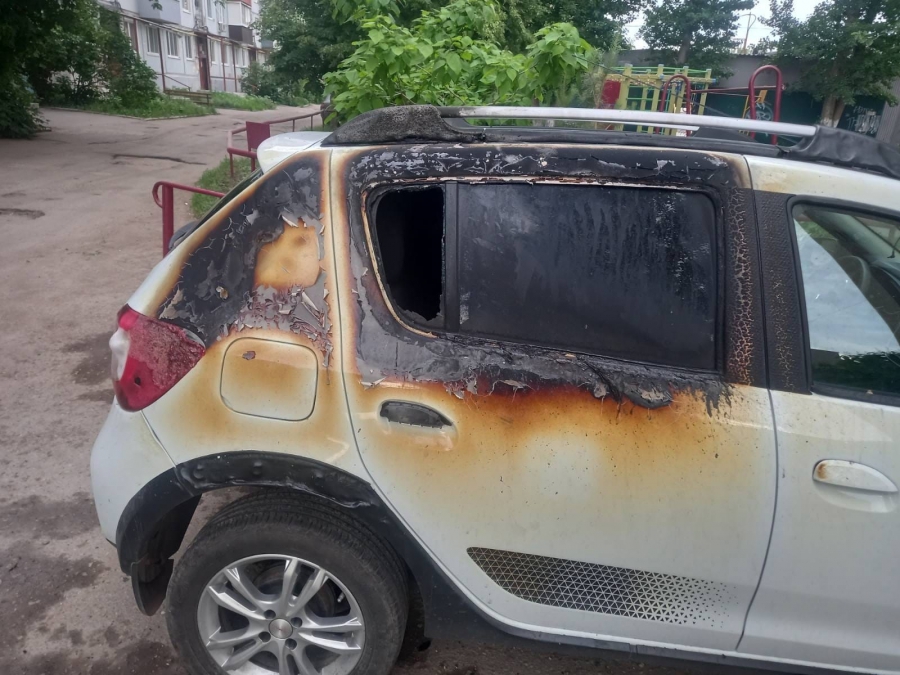 В Балакове два автомобиля сгорели в результате поджога. Видео