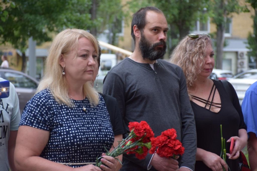 В Саратове открыли мемориальную доску погибшему на Украине Дмитрию Савченко