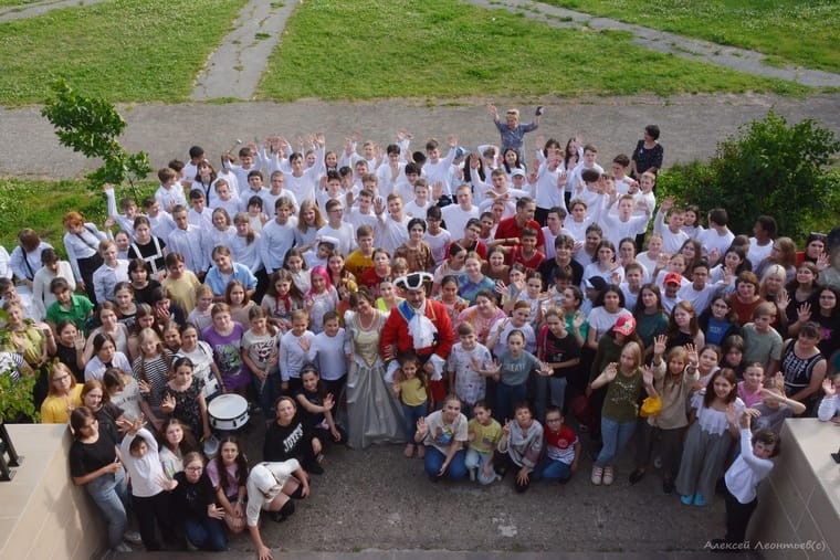 Саратовцы показали спектакль и выставку картин к юбилею Петра Первого