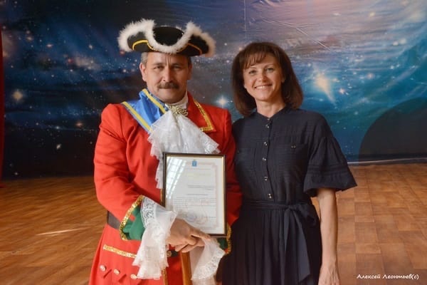 Саратовцы показали спектакль и выставку картин к юбилею Петра Первого