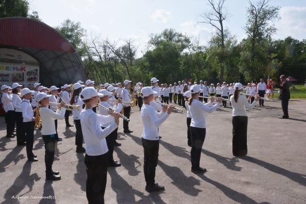 Саратовцы показали спектакль и выставку картин к юбилею Петра Первого
