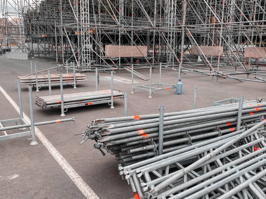 На Театральной площади Саратова монтируют сцену для «Розы ветров»