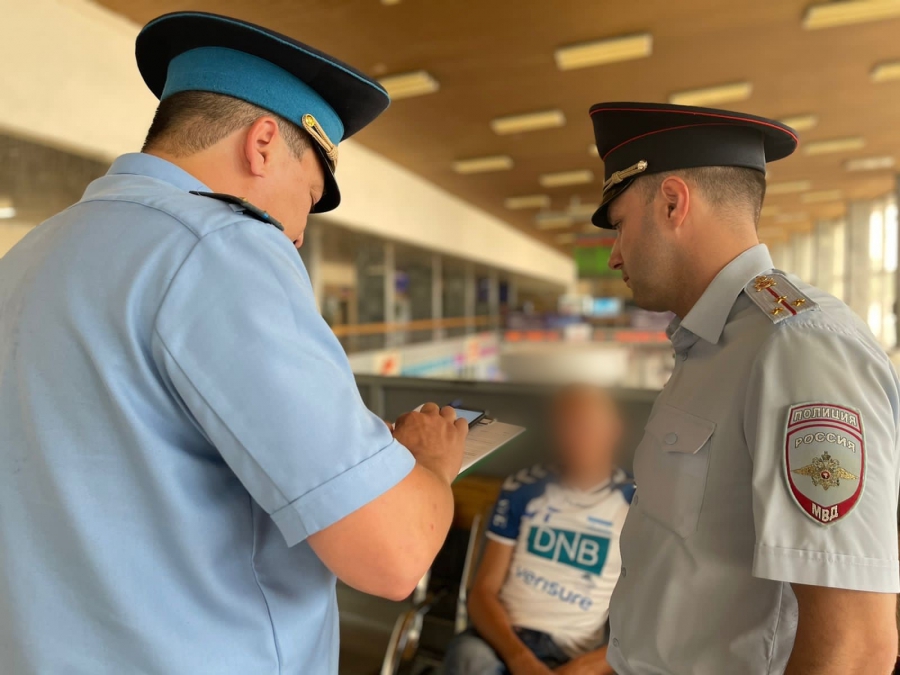 В Саратове на вокзале приставы поймали должников с неоплаченными штрафами