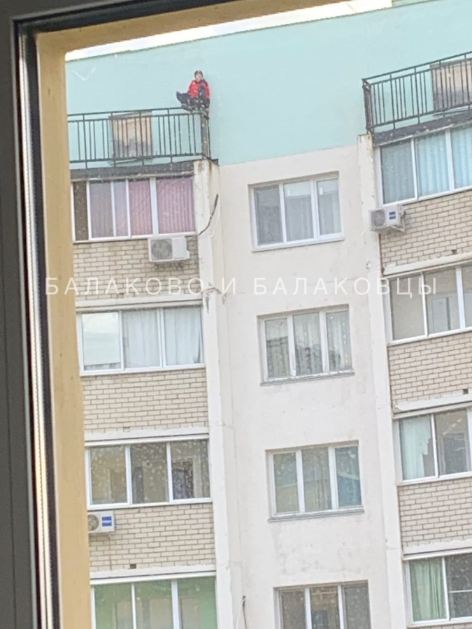 В Балакове мужчина лазил по балконам и разбился насмерть