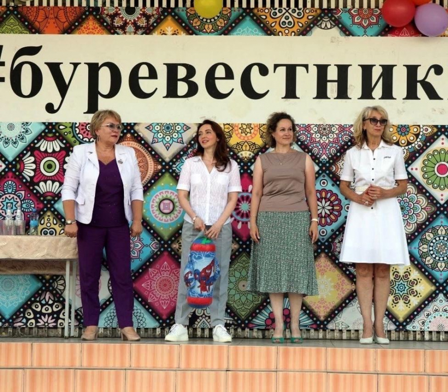 Юлия Литневская подарила спортивный снаряд детскому оздоровительному лагерю