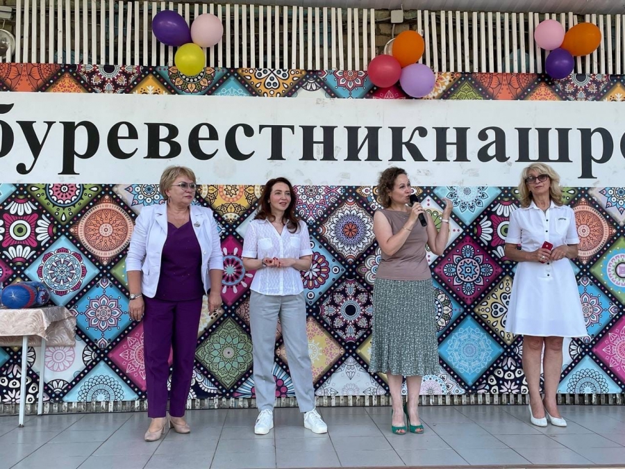 Юлия Литневская подарила спортивный снаряд детскому оздоровительному лагерю