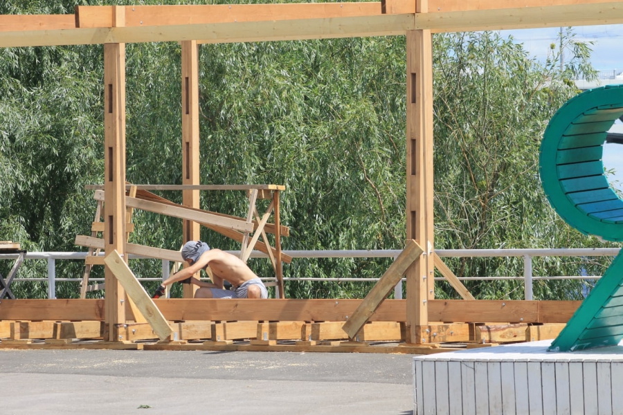 В Саратове незаконная стройка испортила вид на Волгу возле арт-объекта «Я дома»