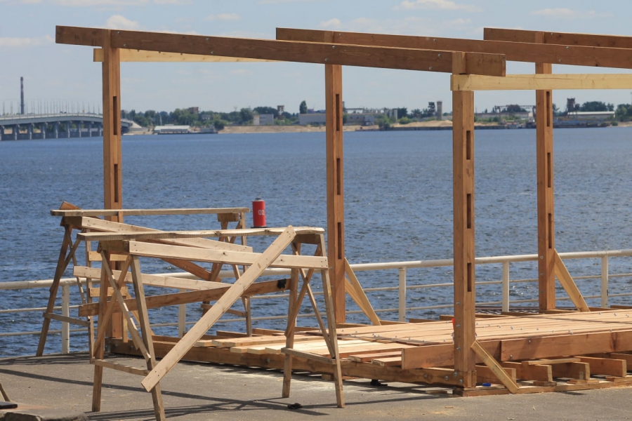 В Саратове незаконная стройка испортила вид на Волгу возле арт-объекта «Я дома»