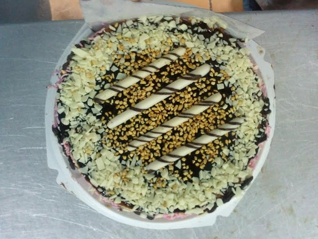 Журналистов Саратова обучили кондитерскому искусству