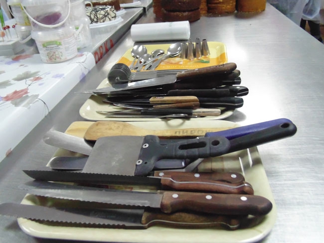 Журналистов Саратова обучили кондитерскому искусству