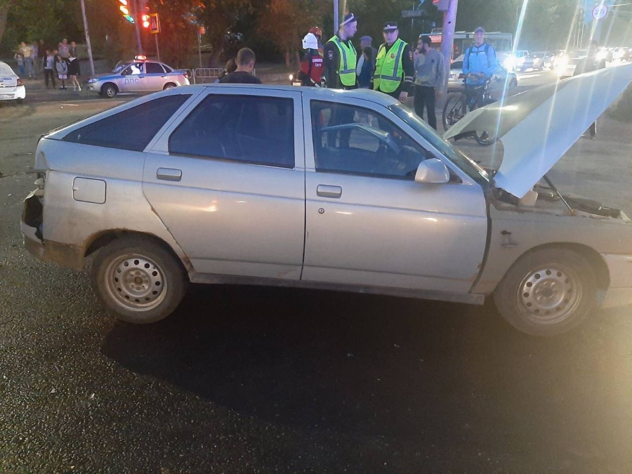 На Стрелке два человека получили травмы в столкновении «ВАЗа» с «Датсуном»