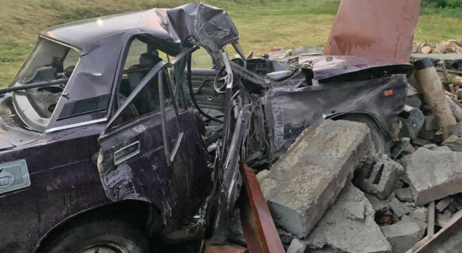 В Хвалынском районе женщина погибла при столкновении «ВАЗа» с гаражом