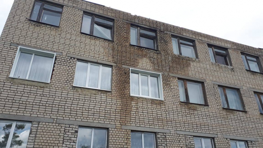 Омбудсменам пожаловались на разрушающуюся школу в Мунино и снос домов без документов