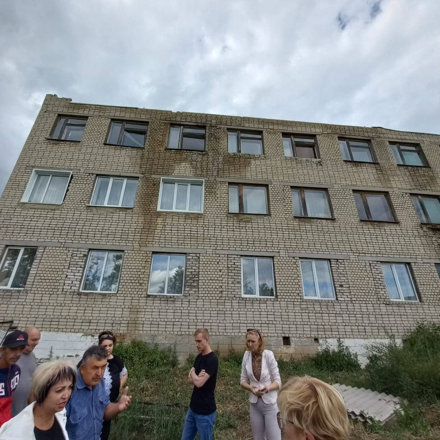 Омбудсменам пожаловались на разрушающуюся школу в Мунино и снос домов без документов