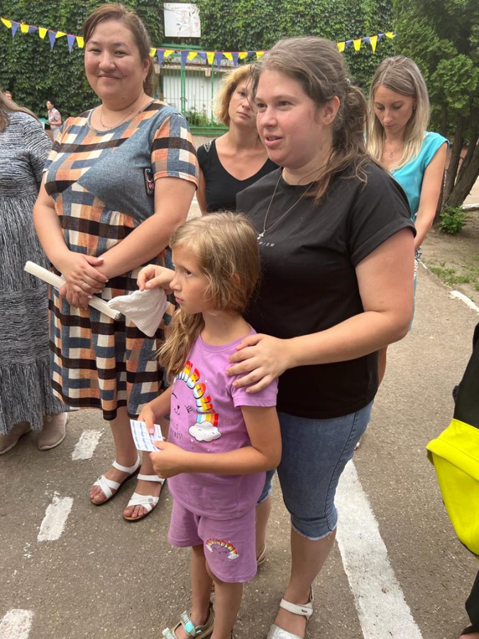 Депутат Литневская проверила подходы к школам Энгельса вместе с