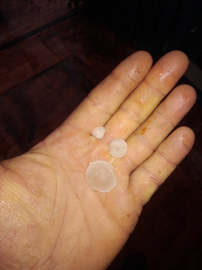 Ртищево и Балашов завалило градом размером с черешню