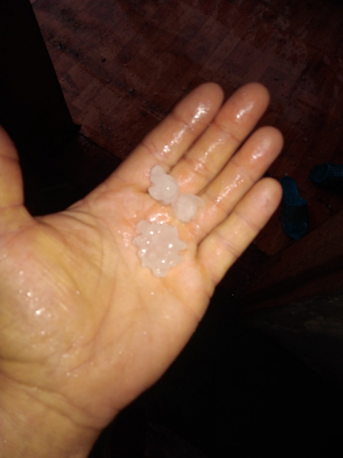 Ртищево и Балашов завалило градом размером с черешню