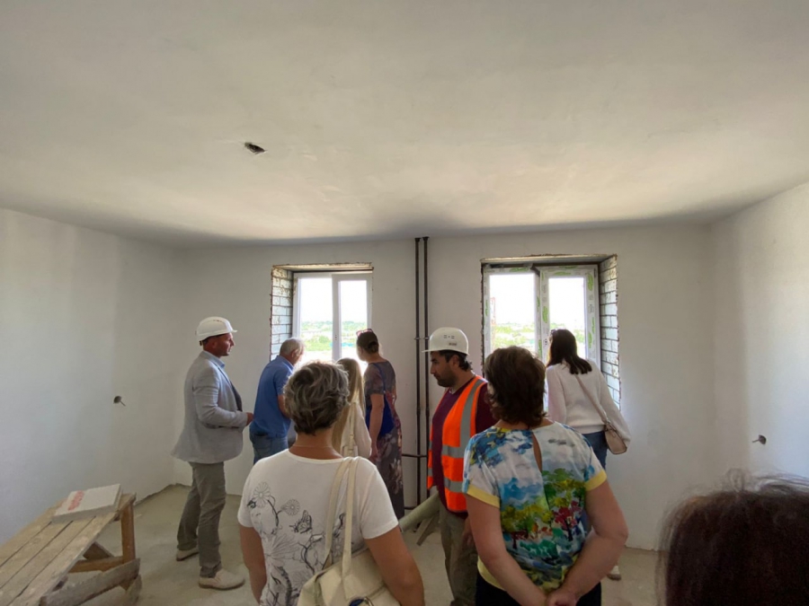 В Саратове сотрудникам инфекционного центра показали служебное жилье