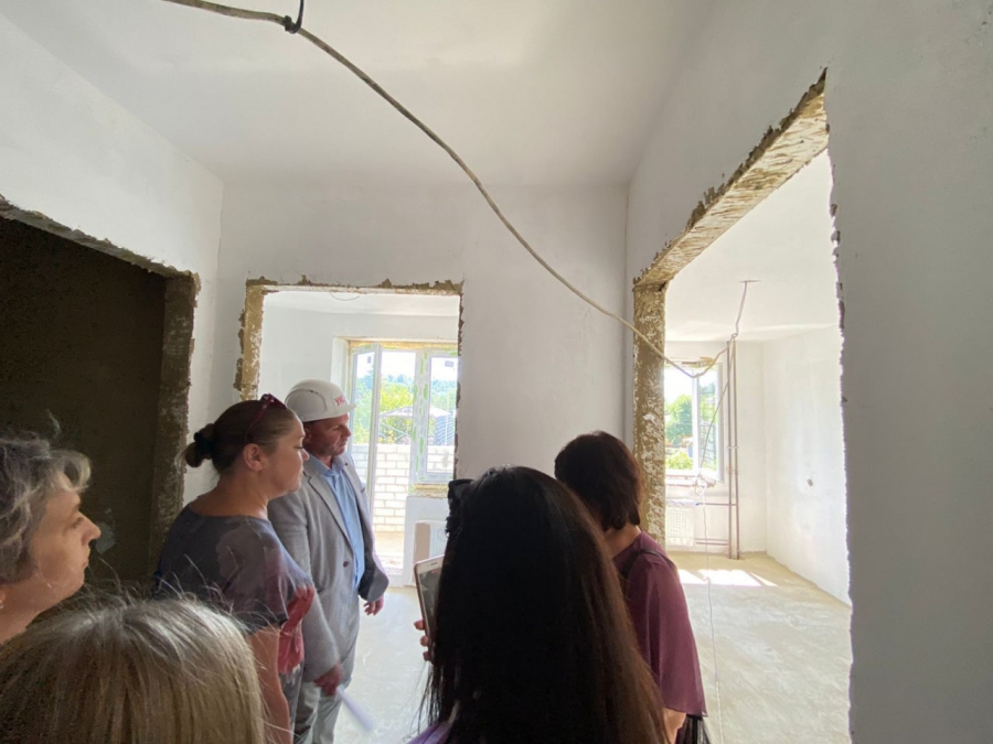 В Саратове сотрудникам инфекционного центра показали служебное жилье