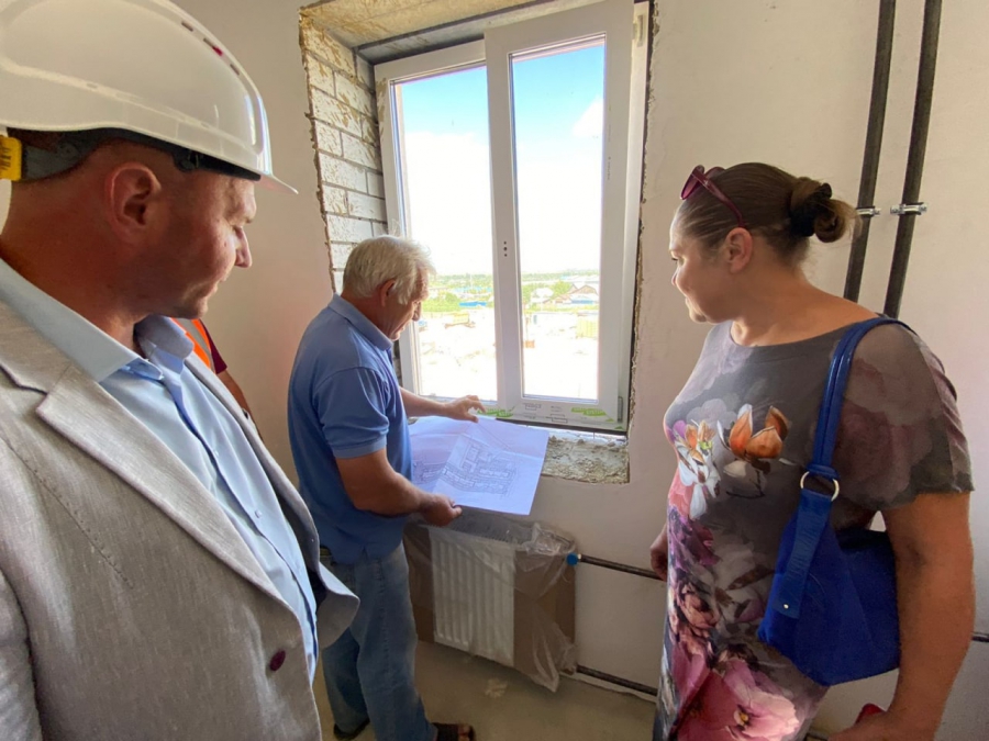 В Саратове сотрудникам инфекционного центра показали служебное жилье