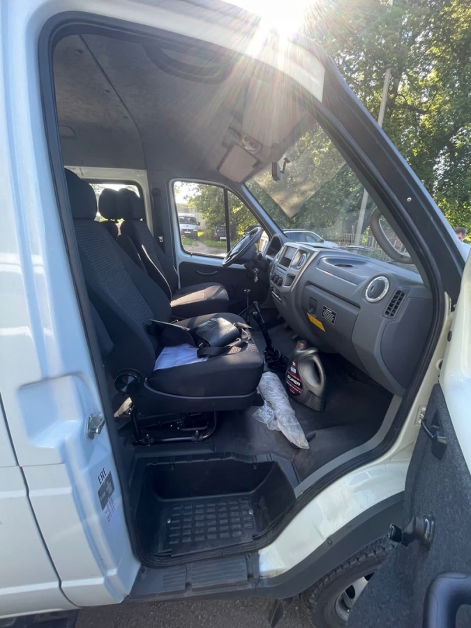 В Турковском районе больница получила новый автомобиль с повышенной проходимостью