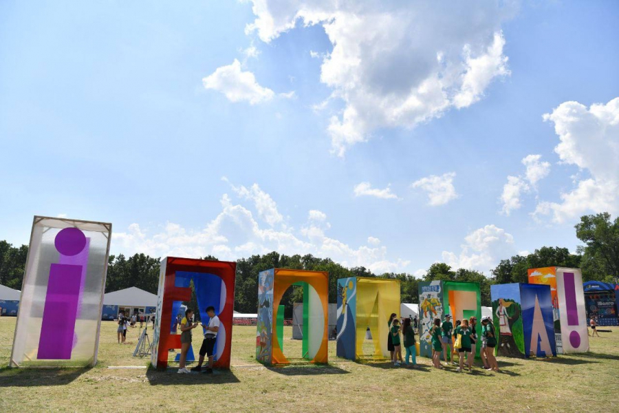 Бусаргин поддержал саратовскую делегацию на Молодежном форуме «iВолга»