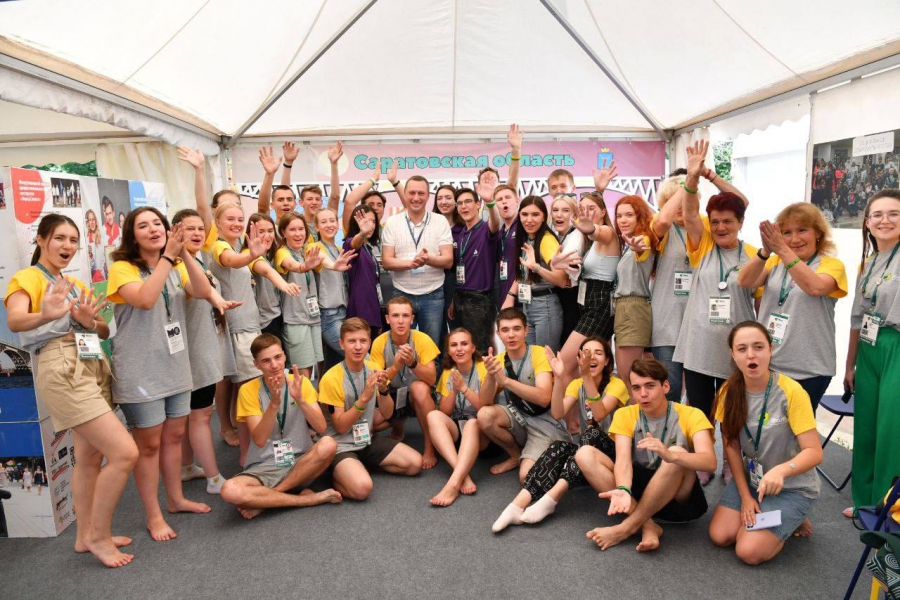 Бусаргин поддержал саратовскую делегацию на Молодежном форуме «iВолга»