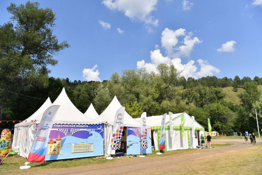 Бусаргин поддержал саратовскую делегацию на Молодежном форуме «iВолга»