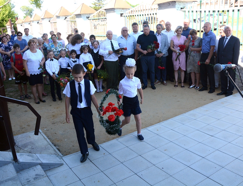 В Вязовке открыли мемориальную доску герою СВО на Украине